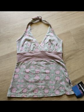 Patagonia W's  Halter Pinback Top Floral in Light Sage and Dusty Pink
